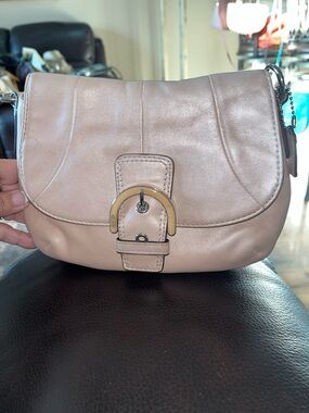 EUC Authentic Coach small Soho shell pearlescent leather flap crossbody.